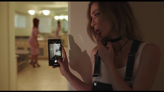 Sultry transvestite mom fucks daughter