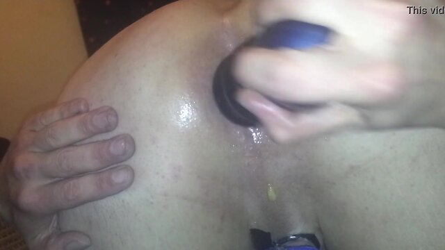 Playing and farting with my buttplug x