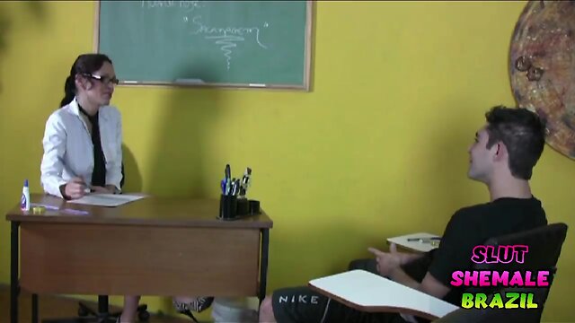 a professora travesti