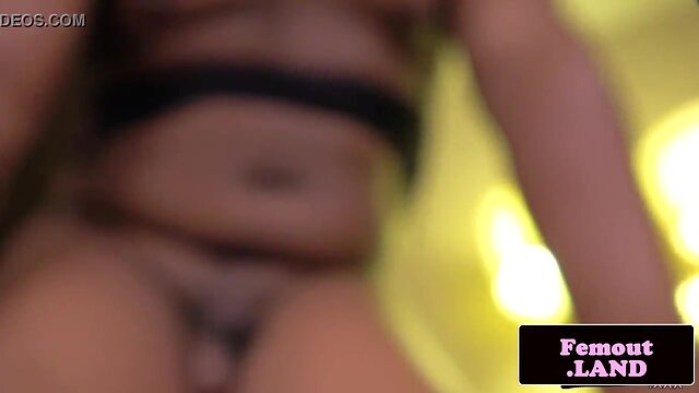 Bigbooty black she-male pulling her penis solo