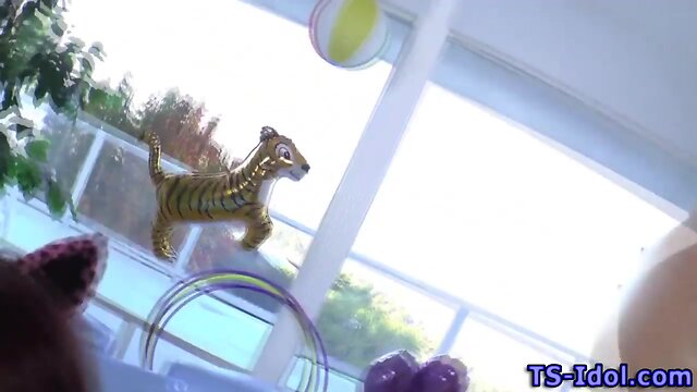 Oriental tran guzzles cum