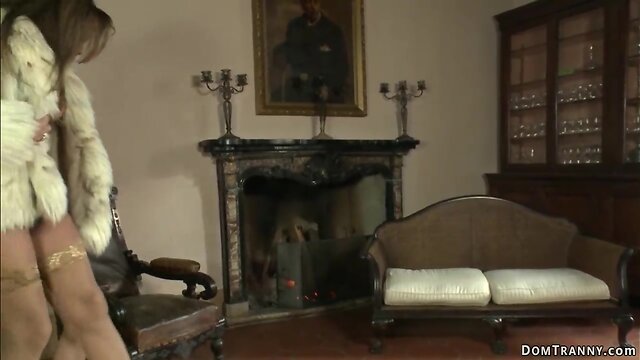 Curvy ass tran anal fucks man