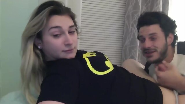 Trans bombshell getting blown by a eroused dude