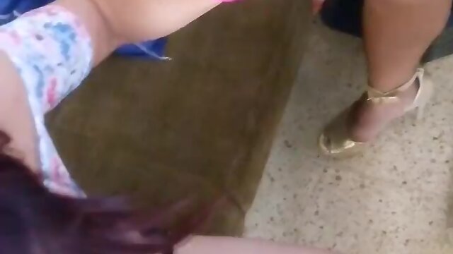 Andrea rojo con travesti y chico