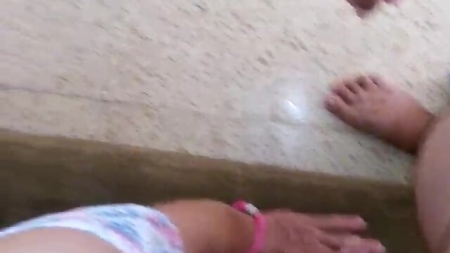 Andrea rojo con travesti y chico