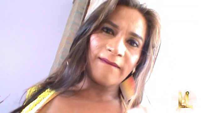 T-gata voluptuosa dando banho de tesão no boyflex frente e verso- weronica