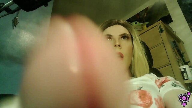 Close up pov trans ejaculation & schlong slapping - jessica bloom