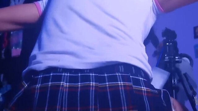 Pretty femboy anal squirting