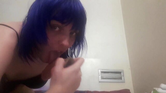 Trans-femme sloppily c. on sextoy