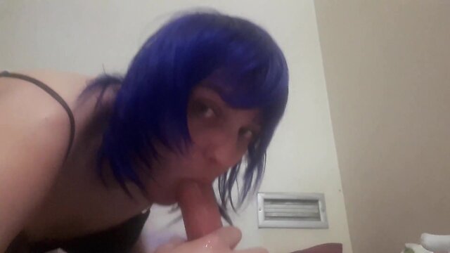 Trans-femme sloppily c. on sextoy