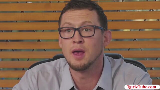 Ladyboy jessy let her proffesor fucks her butt