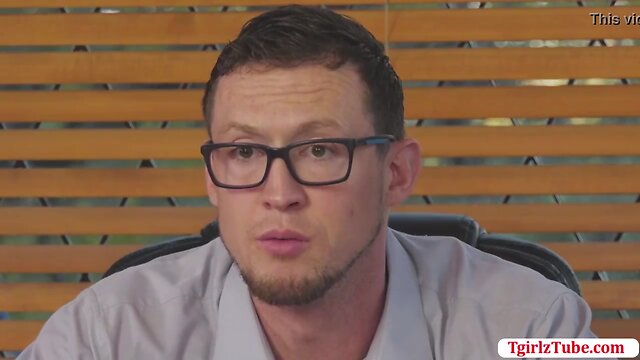 Ladyboy jessy let her proffesor fucks her butt