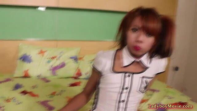 Teenager tv kimmy demonstrates her toys