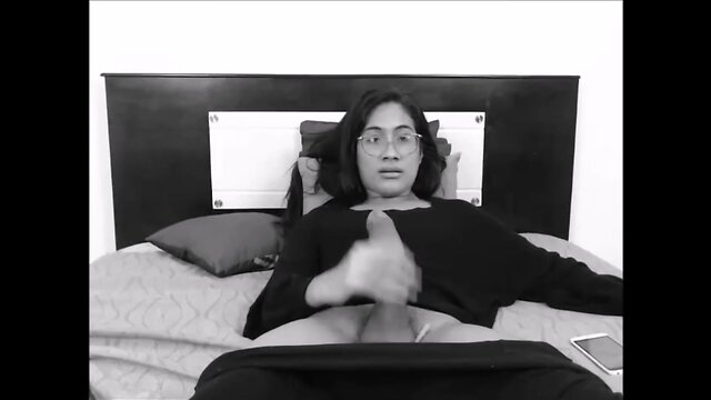 Colombian she-male monster load live on webcam -