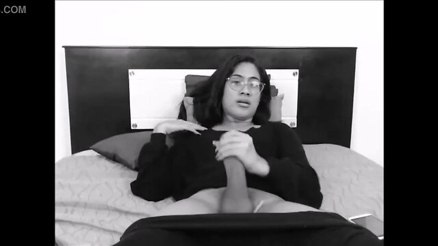 Colombian she-male monster load live on webcam -