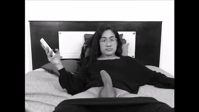 Colombian she-male monster load live on webcam -