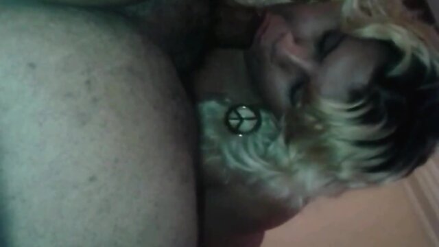 Tirando leite do gordão negrão no motel