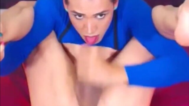 Tranny ejaculates into her own mouth