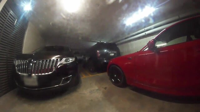 Riesgo en publico, putita trans masturbándose en el estacionamiento, ejection