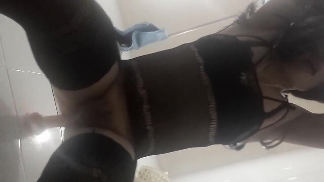 Linda travesti colombiana andrea goza y se excita con consolador en su culo