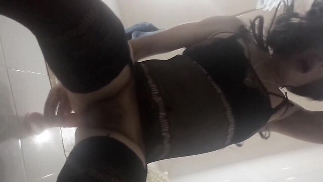 Linda travesti colombiana andrea goza y se excita con consolador en su culo