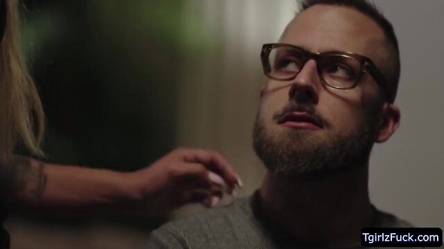 Tbabe eva paradis worships joels penis