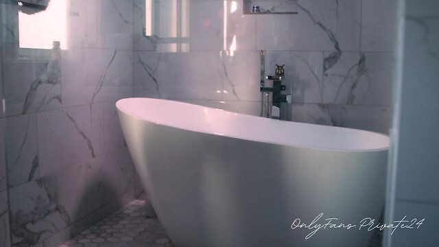 Great trans model takes a bath & shaves