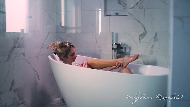 Great trans model takes a bath & shaves