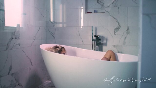 Great trans model takes a bath & shaves