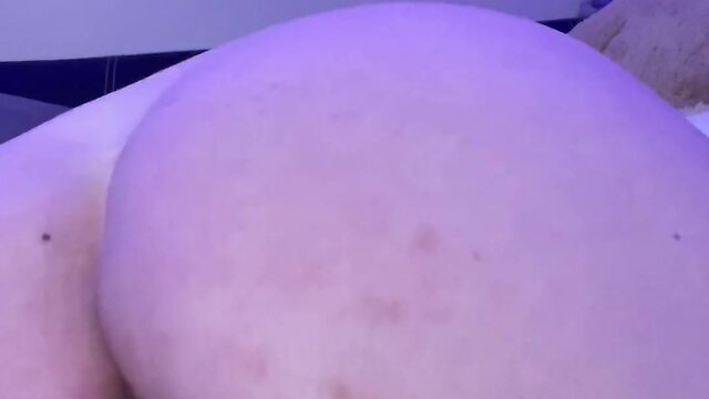 Amaericain adult transgender fuckes her butt with a enormous sextoy