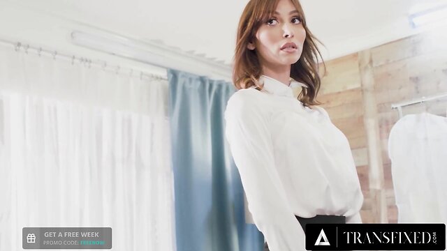 Korra Del Rio`s Bubble Butt Shemale Threesome: Female Orgasms, Shemale Sex & Woman-on-Woman Action!