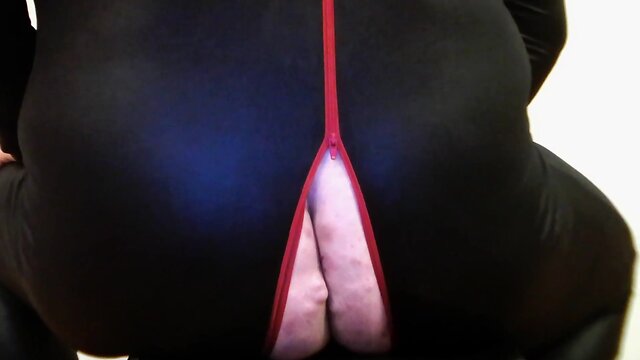 XXL Amateur Gay Slave Stretching to the Extreme with Inflatable Butt Plug