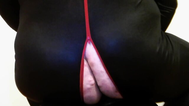 XXL Amateur Gay Slave Stretching to the Extreme with Inflatable Butt Plug