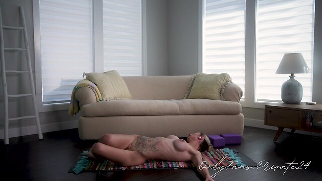 Fine trans model does yoga nude in studio