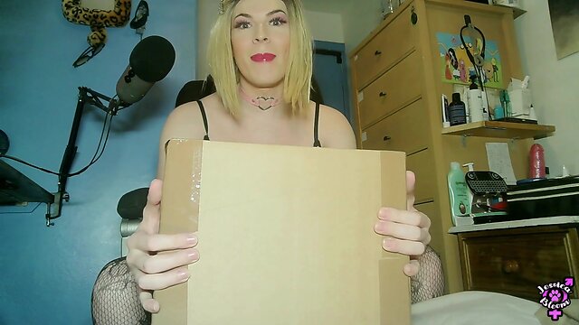 Unboxing the boogeyman sextoy! sissygasms & cumplay