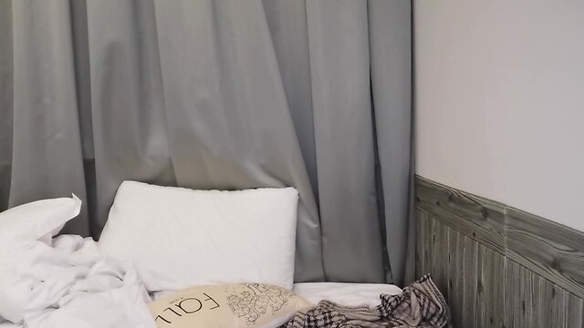 Laura louis tran in solo performance