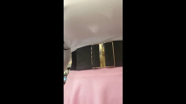 Deedeeslut stops for a drink