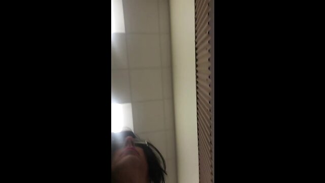 Deedeeslut stops for a drink