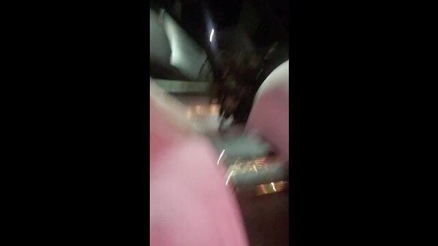 Deedeeslut stops for a drink