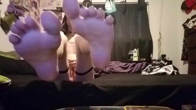 Trans baby gives sextoy footjob