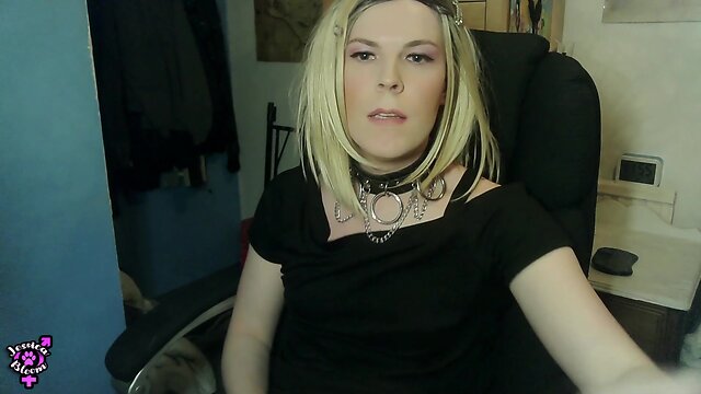 Licking sweat, cum, yogurt & spit from my feet jessica bloom