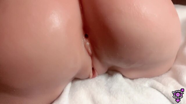 Jessica bloom eating creampie out of tantaly sex doll