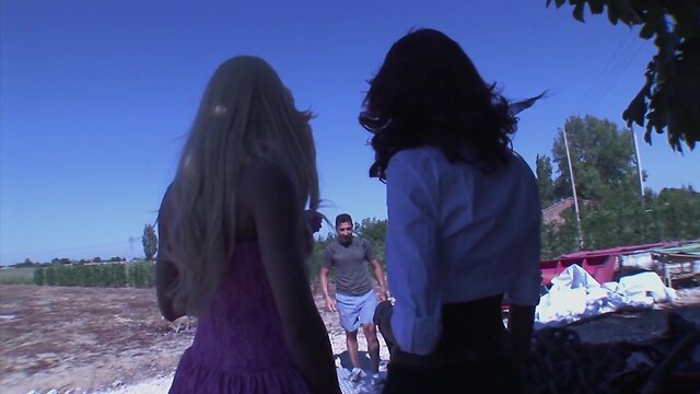 On the construction site there is the crass fuck with the cross dressings