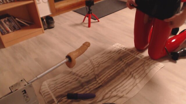 Davine in latex getting both holes filled