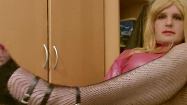 Alexalatexwhores 2022 debut video