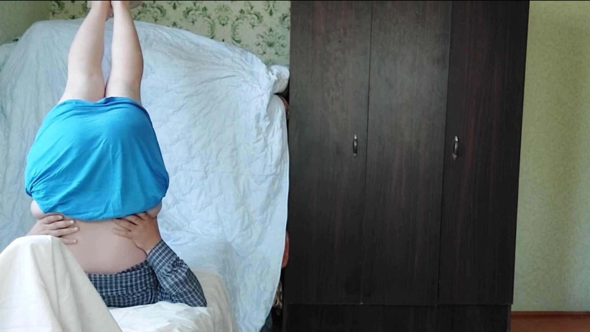 Boy to tranny transformation: blue skirt and white legs