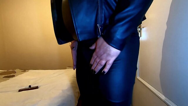 Kelly taking pleasure in bedroom play in ebony pvc leggings and cumming