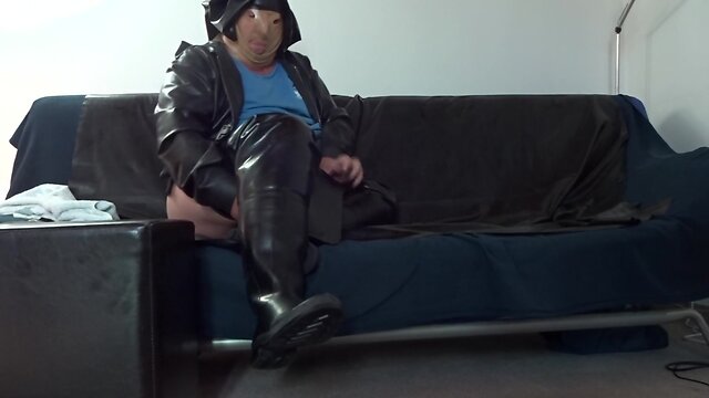 Latex-wearing perv bessy