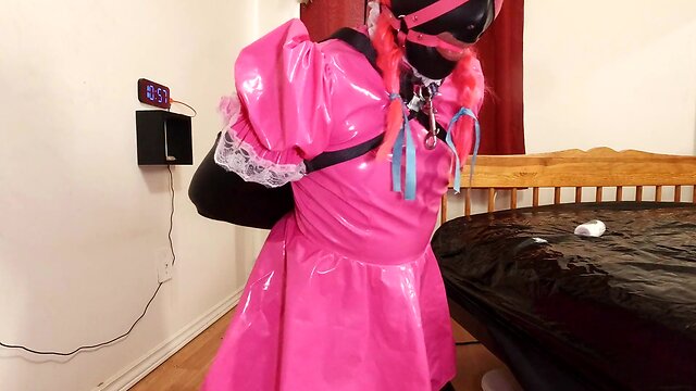 Unsuccessful self bondage with a padlock