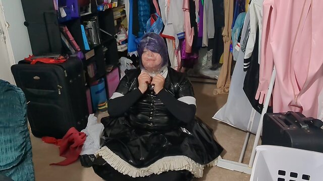 Pvc crossdresser breathplay fun with gasmask bagging